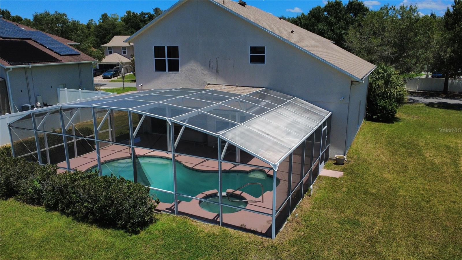 2414 HURON CIR