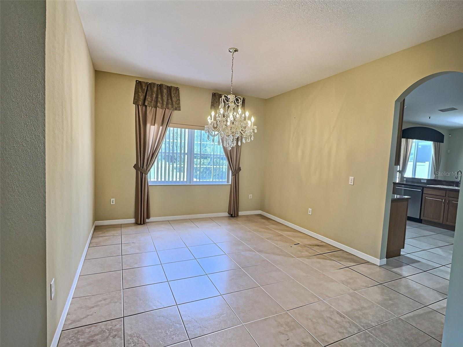 2414 HURON CIR