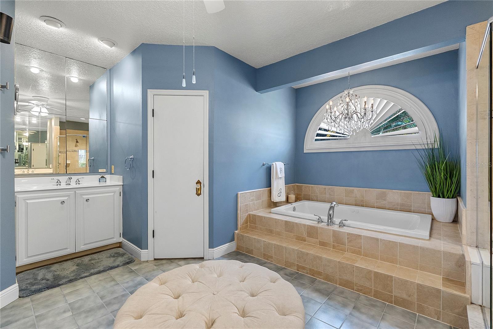 2622 LAKE HOWELL LN
