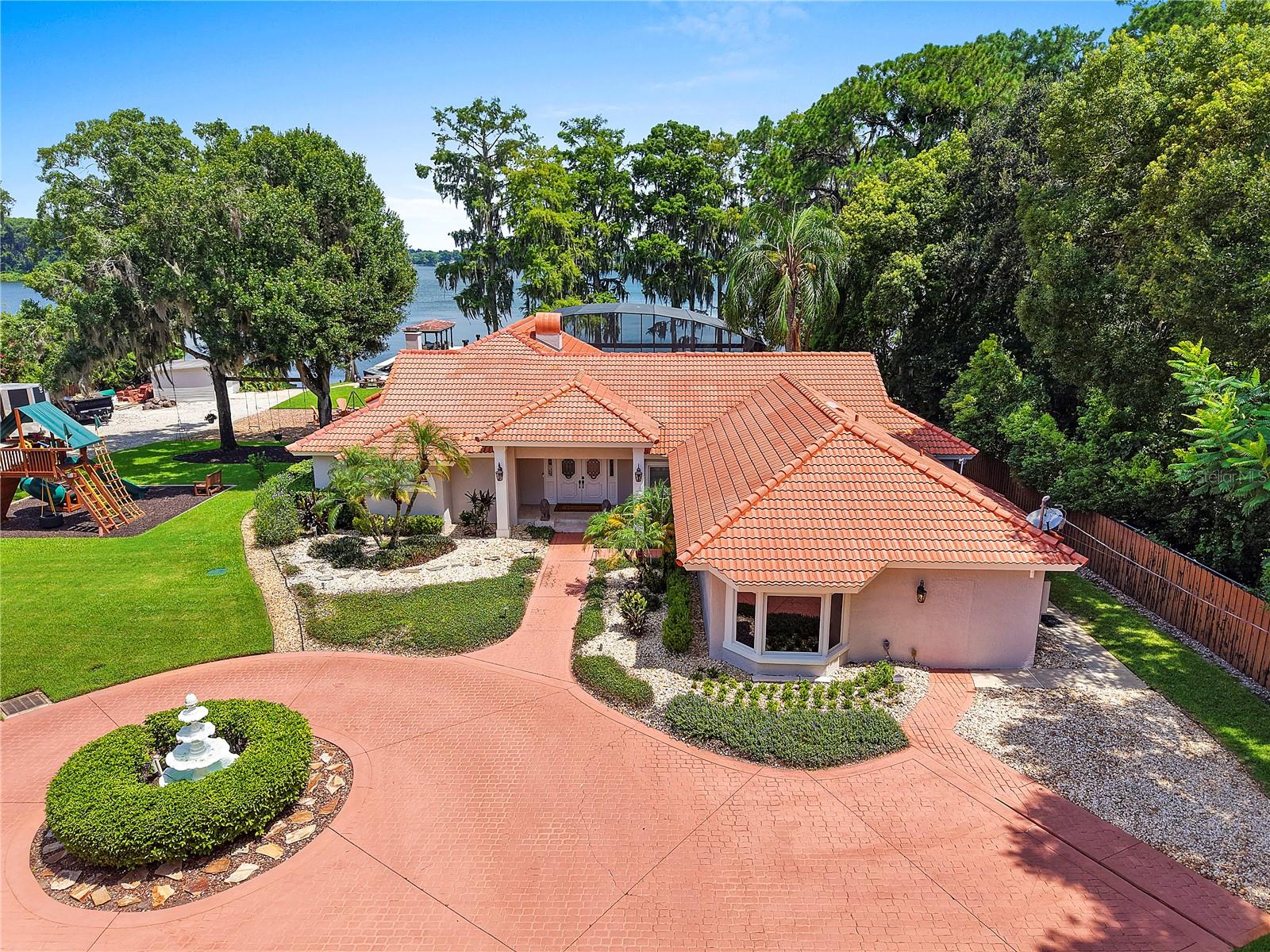 2622 LAKE HOWELL LN