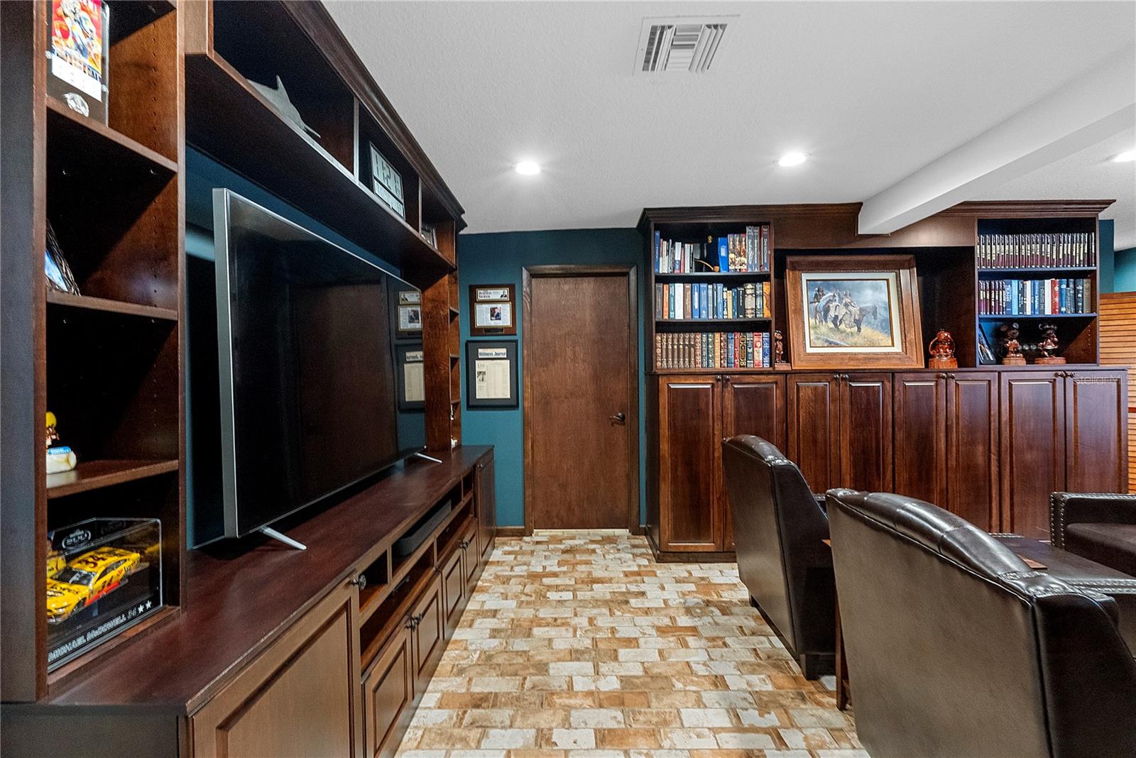 2622 LAKE HOWELL LN