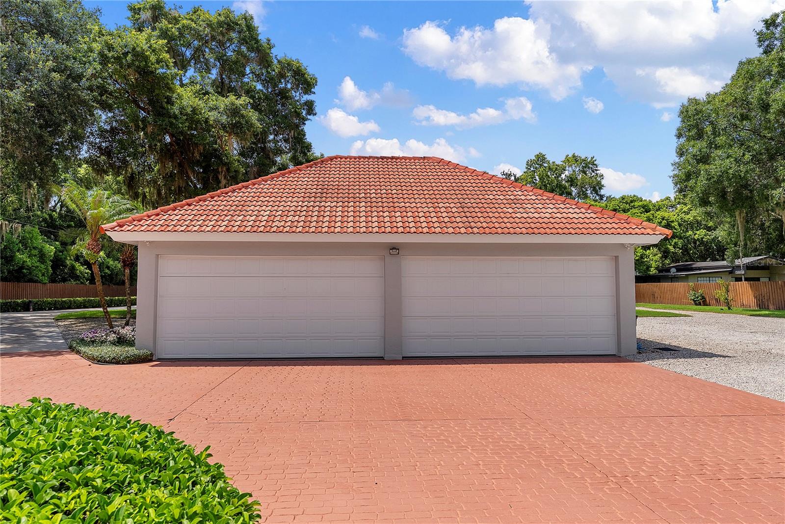2622 LAKE HOWELL LN
