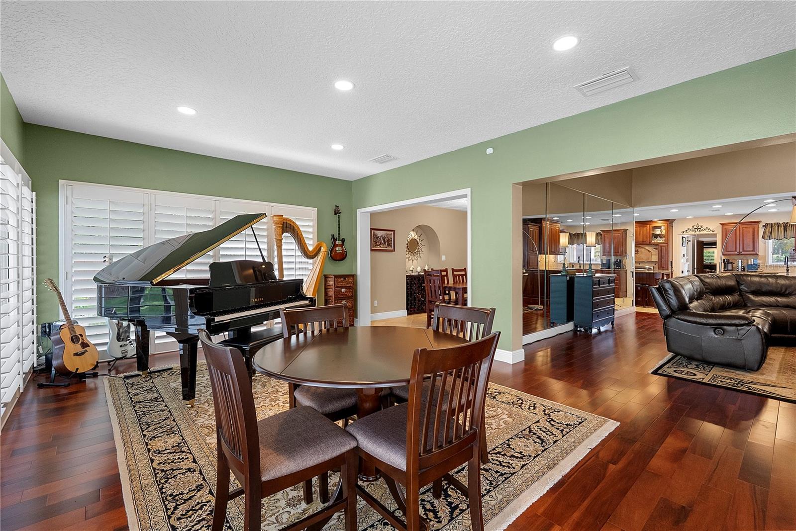 2622 LAKE HOWELL LN