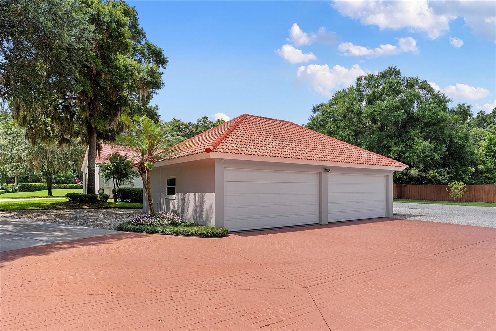 2622 LAKE HOWELL LN