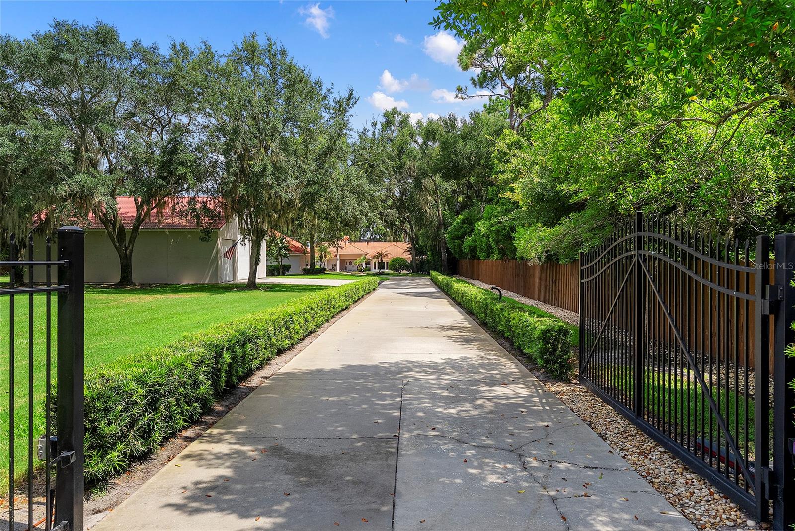 2622 LAKE HOWELL LN