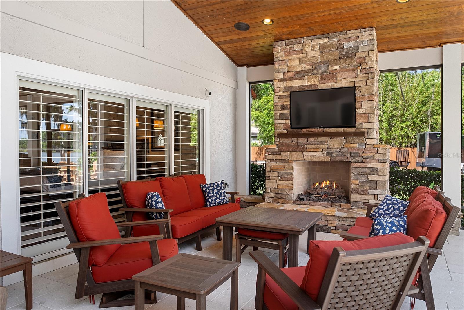 2622 LAKE HOWELL LN