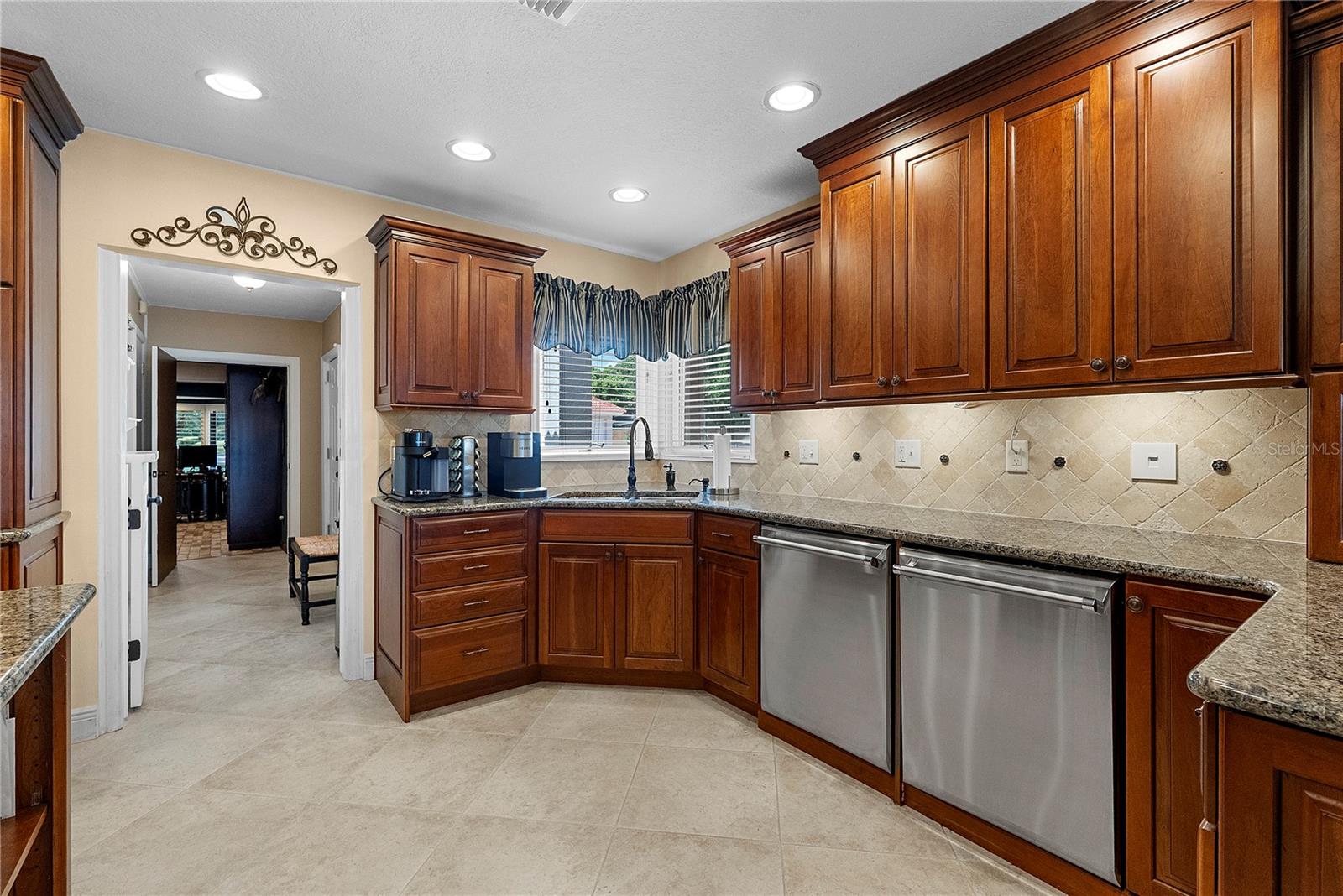 2622 LAKE HOWELL LN