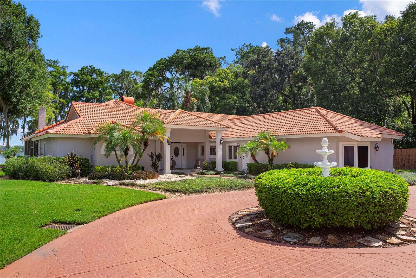 2622 LAKE HOWELL LN