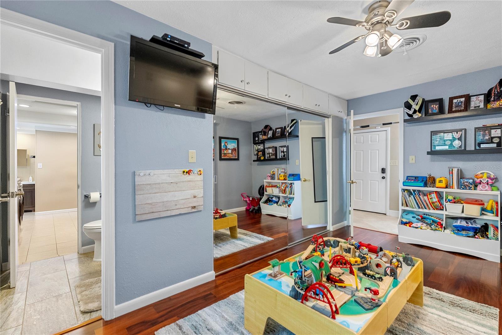 2622 LAKE HOWELL LN