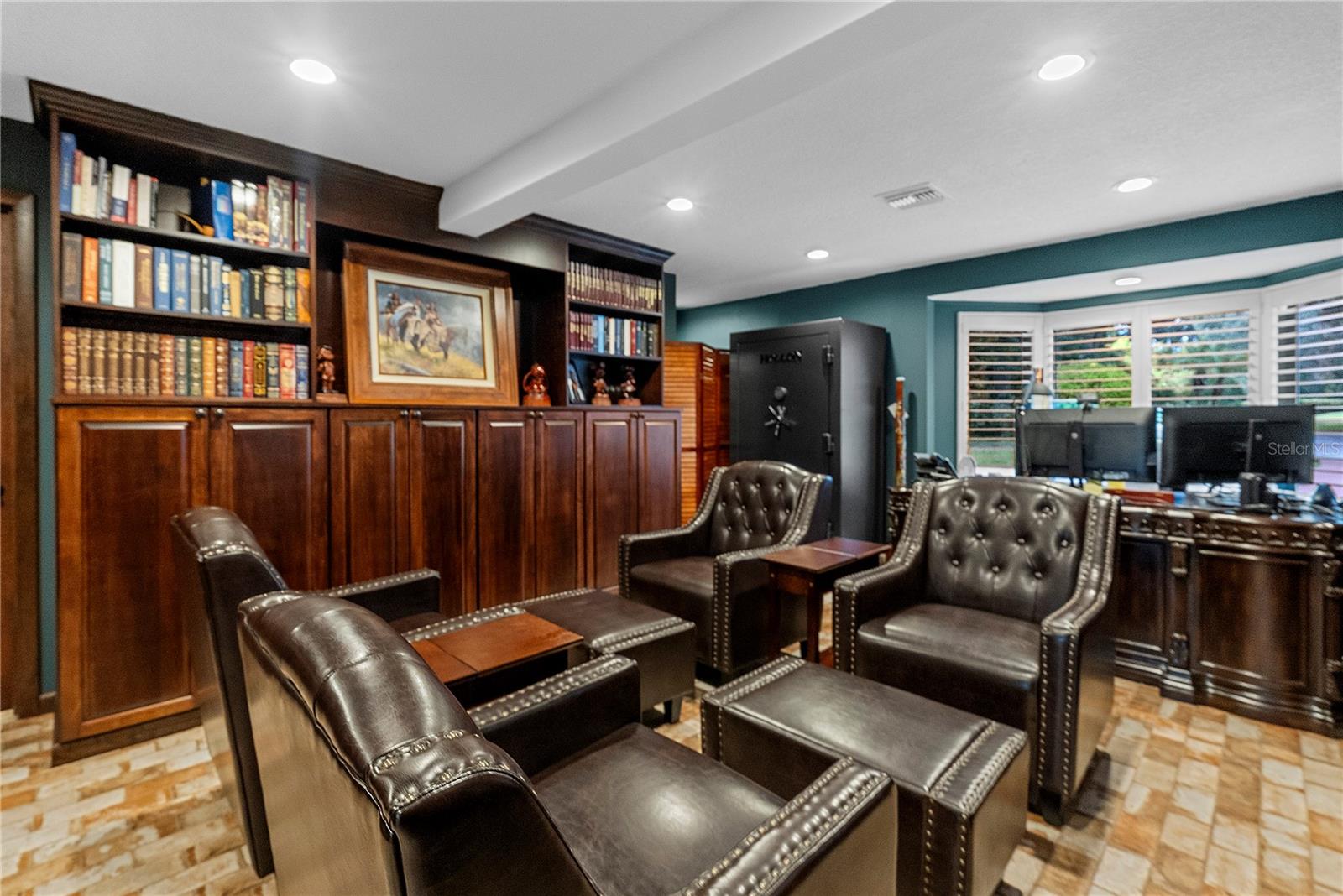 2622 LAKE HOWELL LN