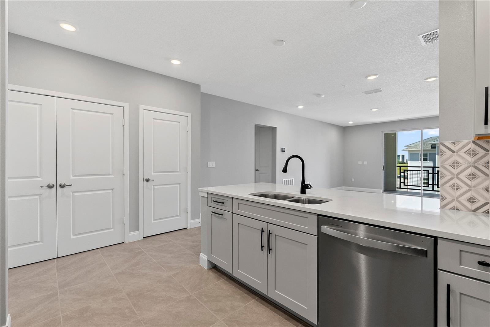 7557 LAUREATE BLVD #6401