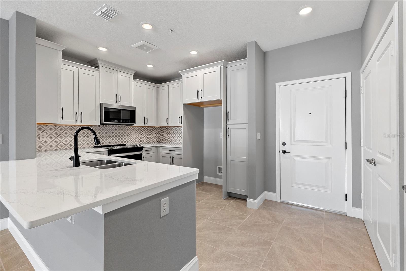 7557 LAUREATE BLVD #6401