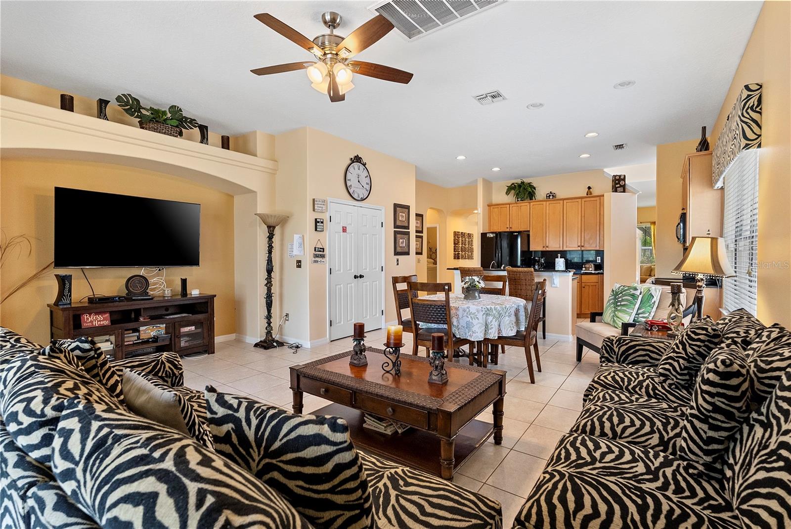 358 LAKE DAVENPORT CIR