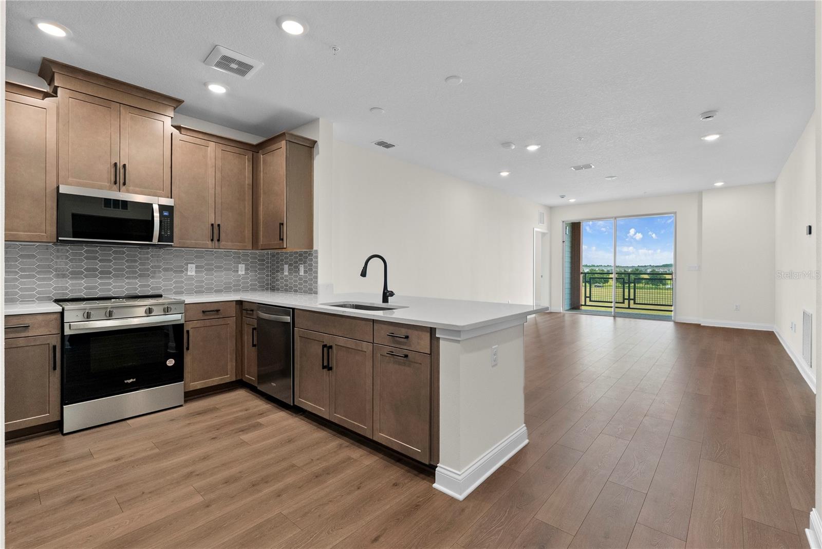 7545 LAUREATE BLVD #7404
