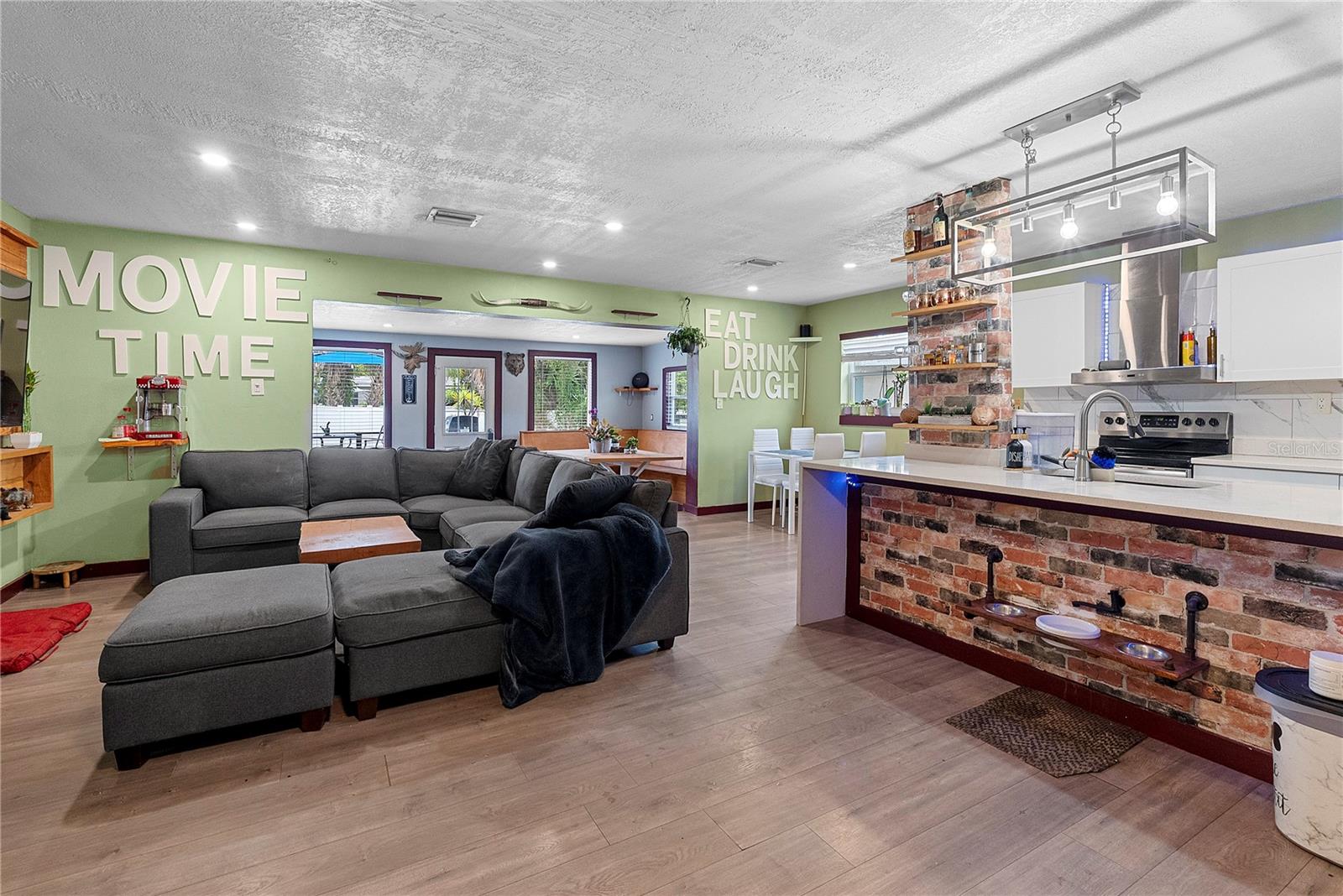 1428 MAURY RD