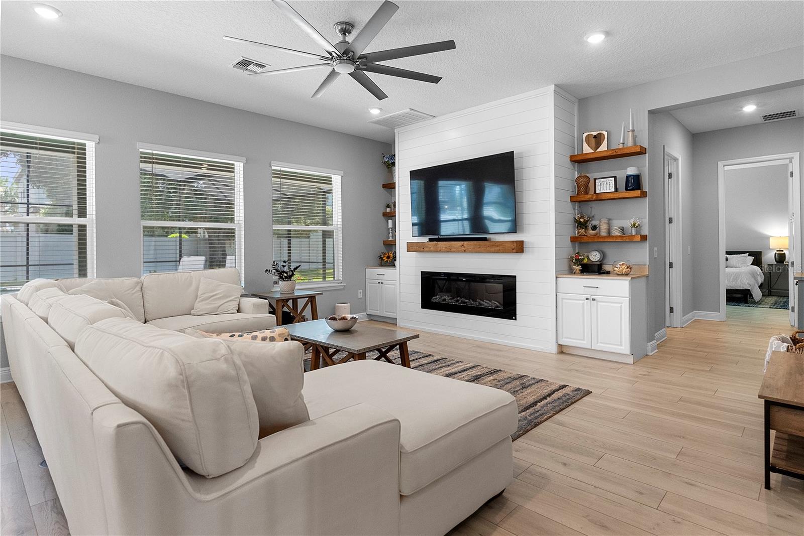 1117 WADING WATERS CIR