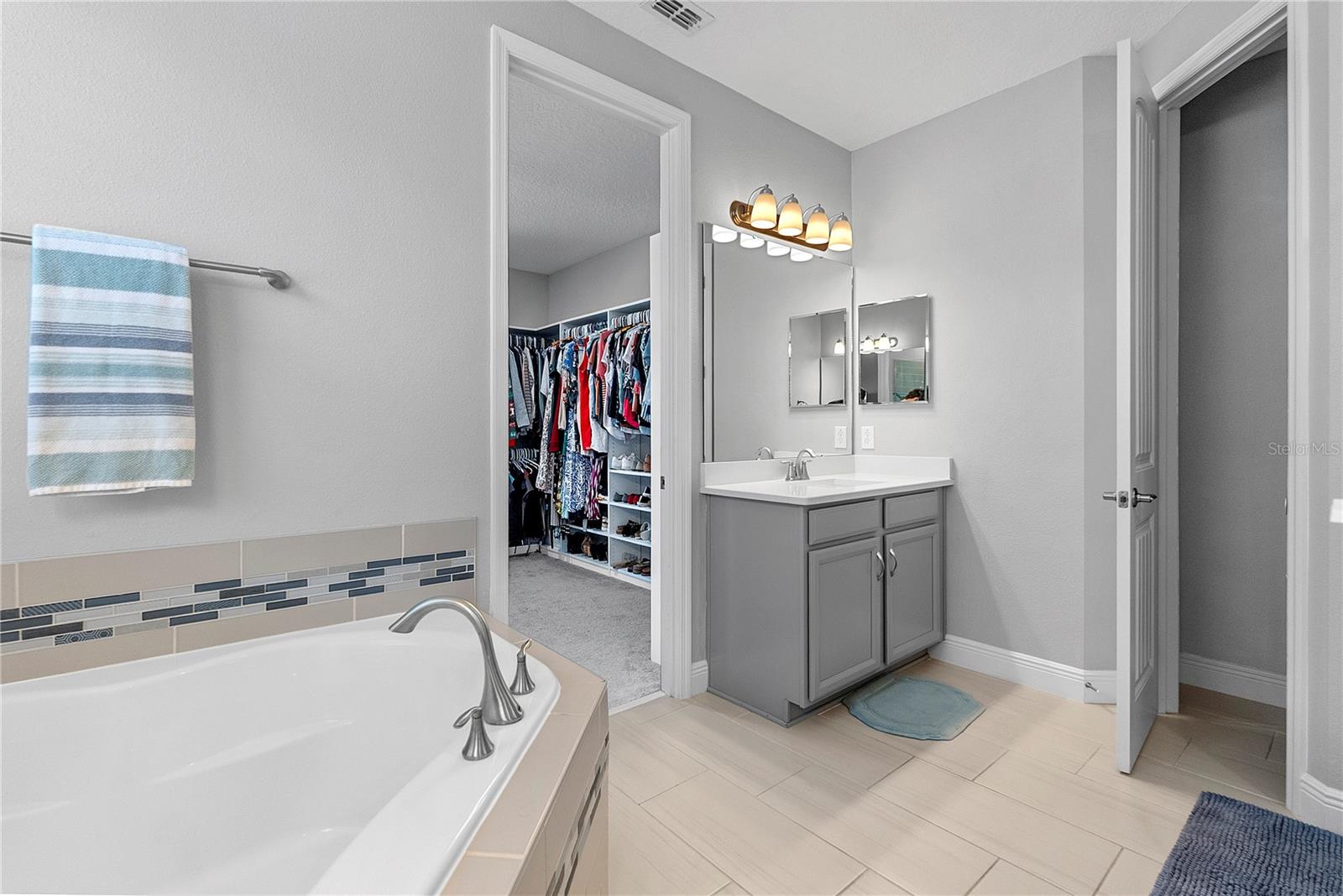 1117 WADING WATERS CIR