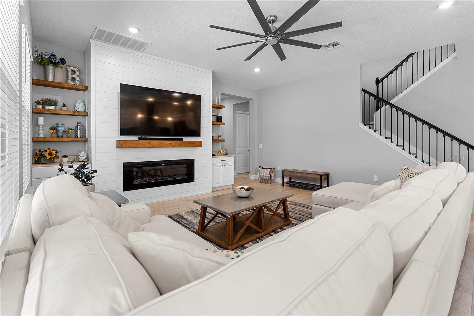 1117 WADING WATERS CIR