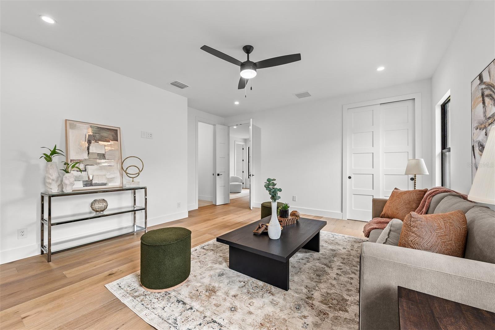 10 W HARVARD ST