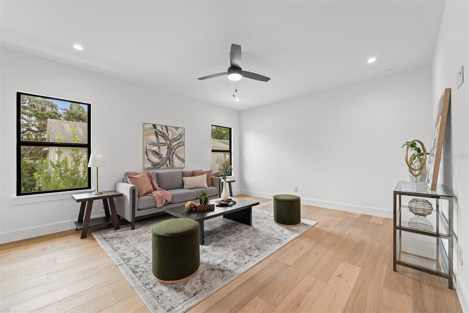 10 W HARVARD ST