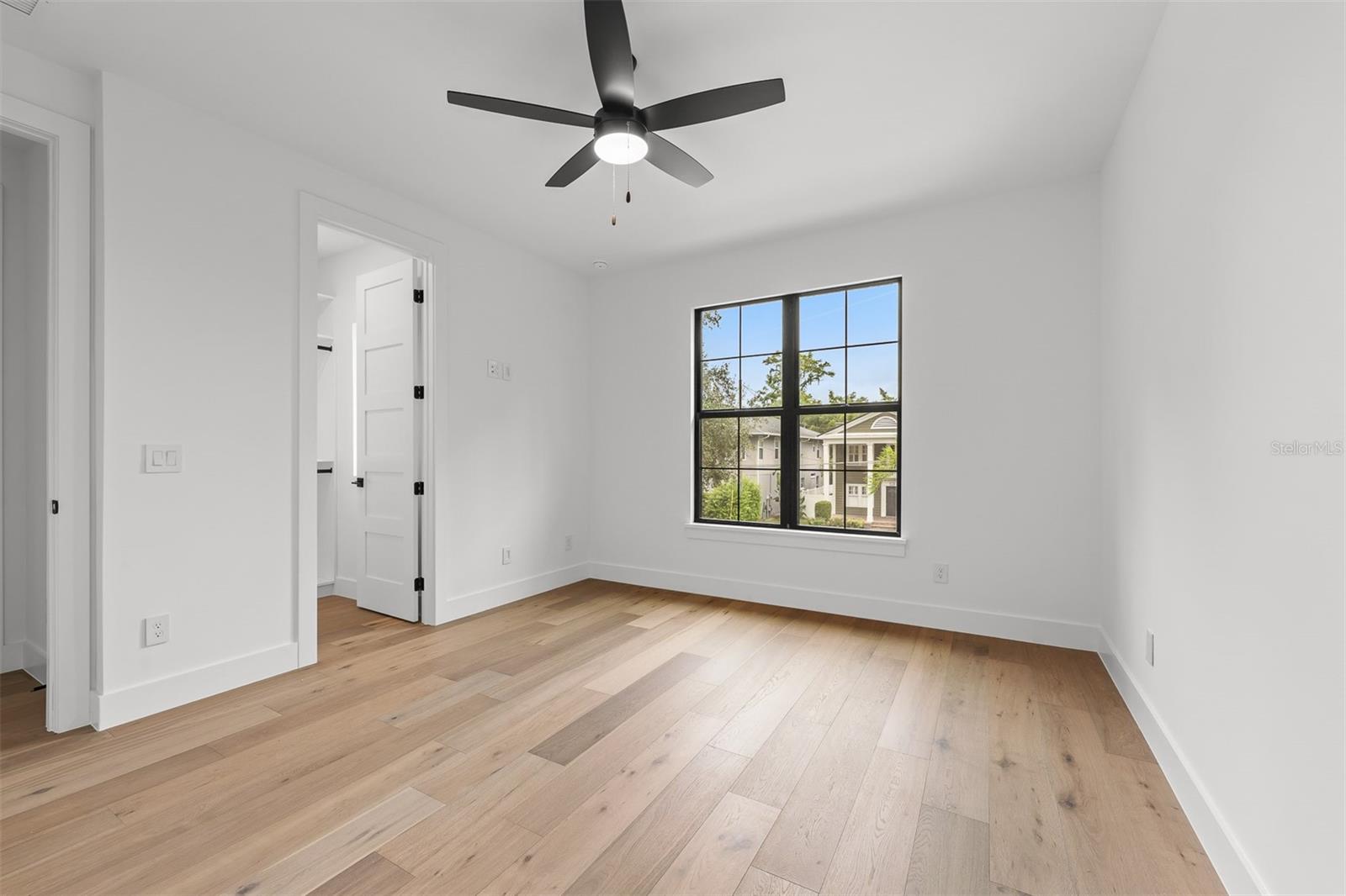 10 W HARVARD ST