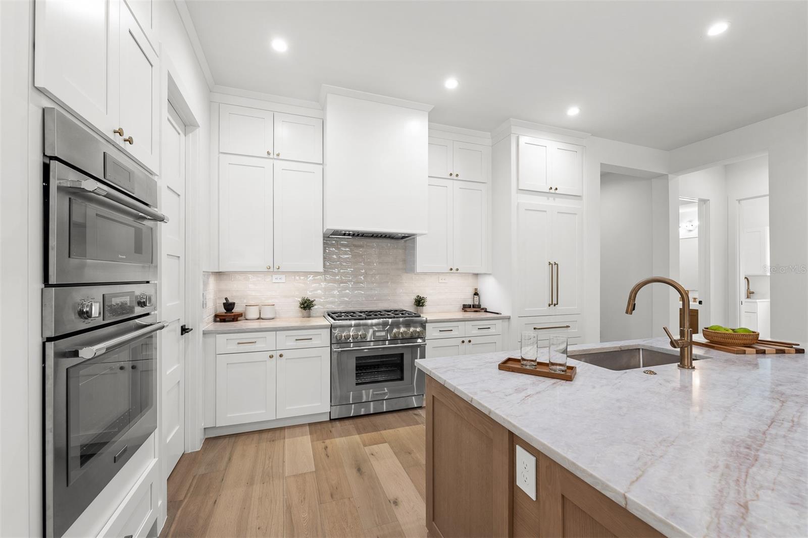 10 W HARVARD ST