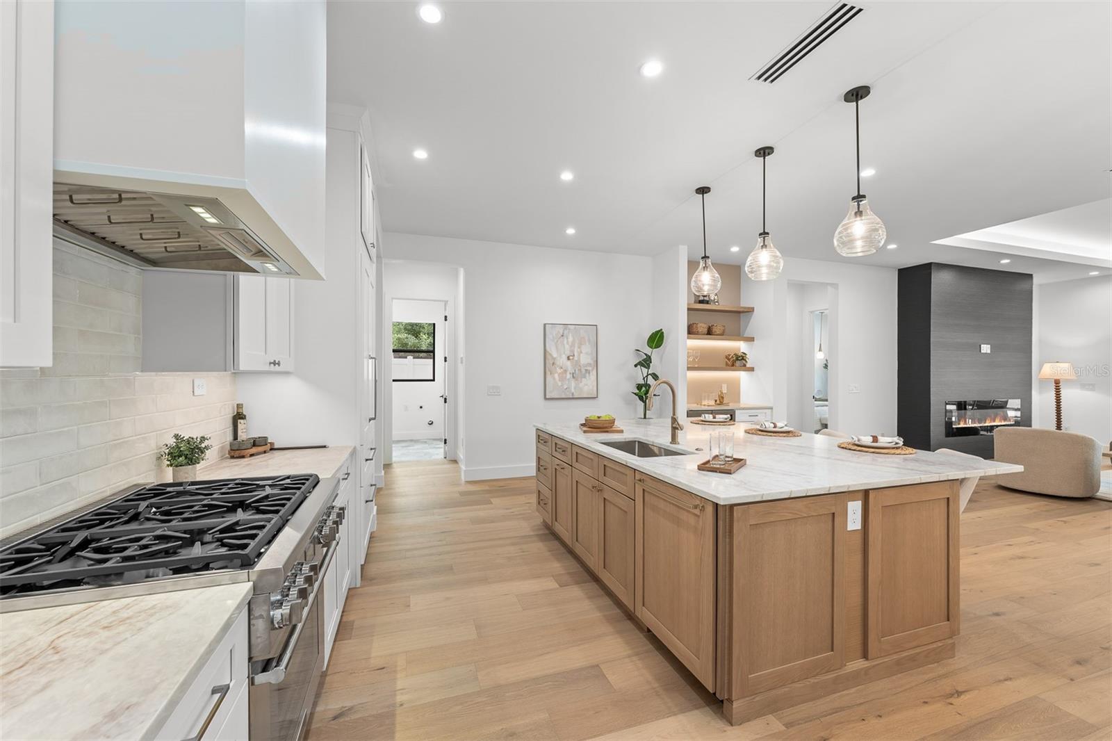 10 W HARVARD ST