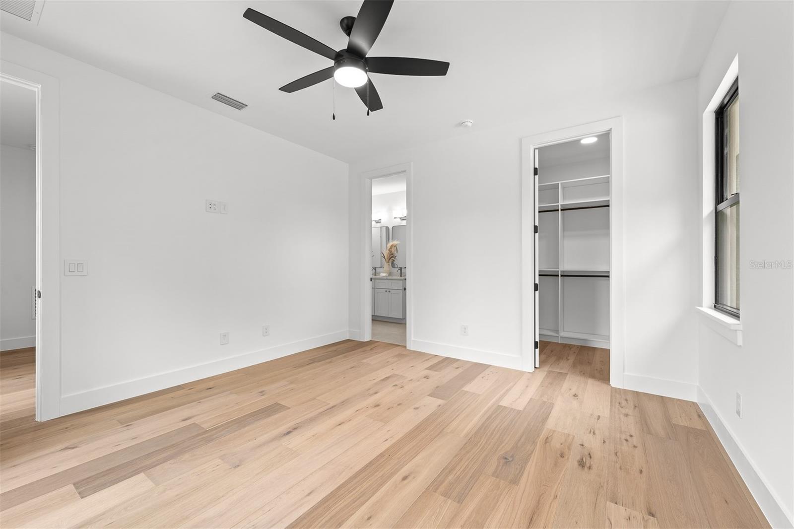 10 W HARVARD ST
