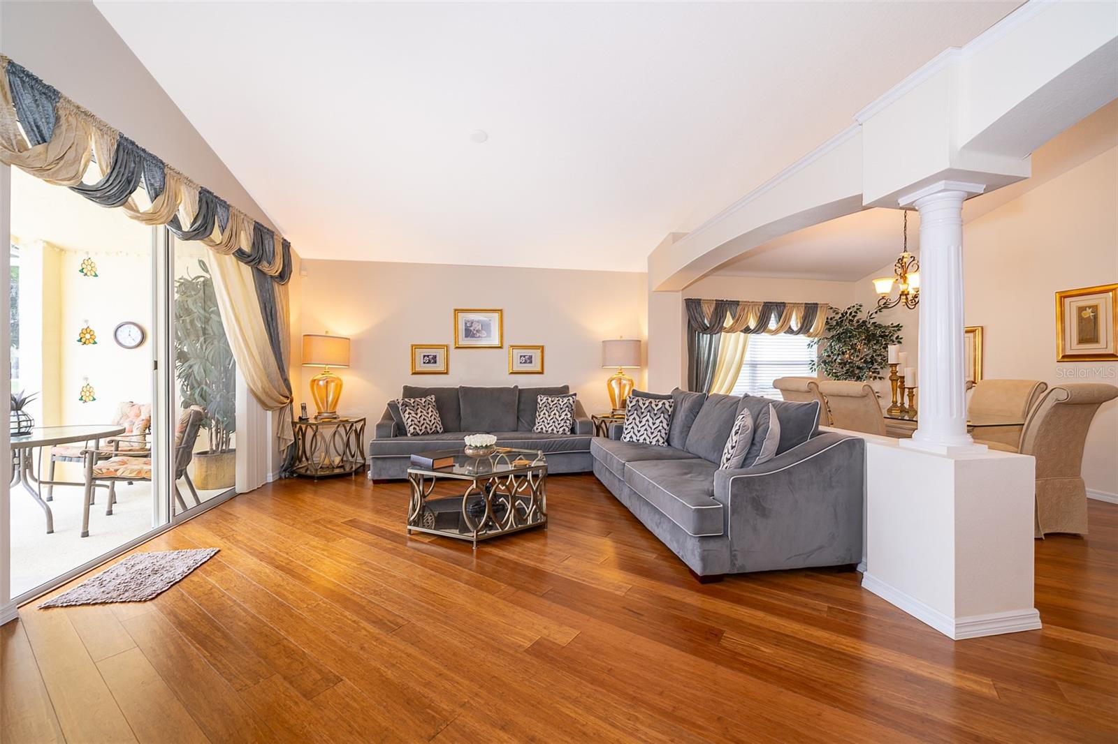 113 THORNBURY DR