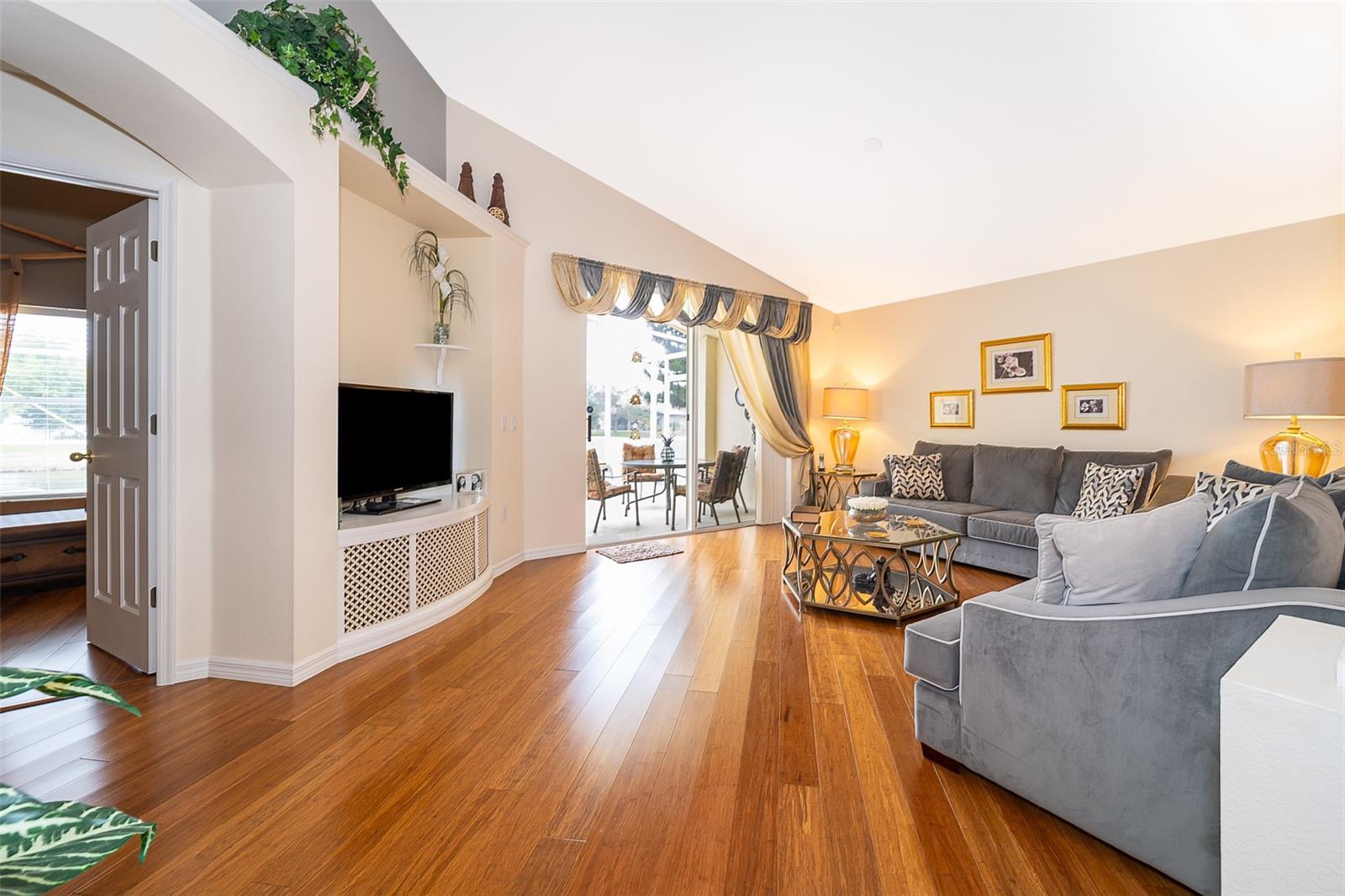 113 THORNBURY DR