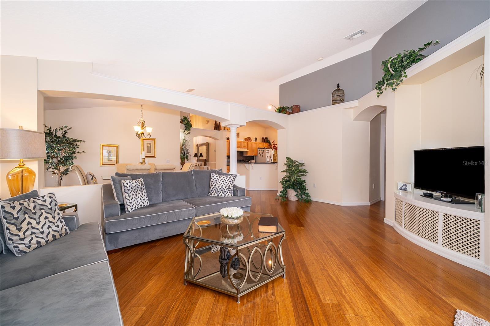 113 THORNBURY DR