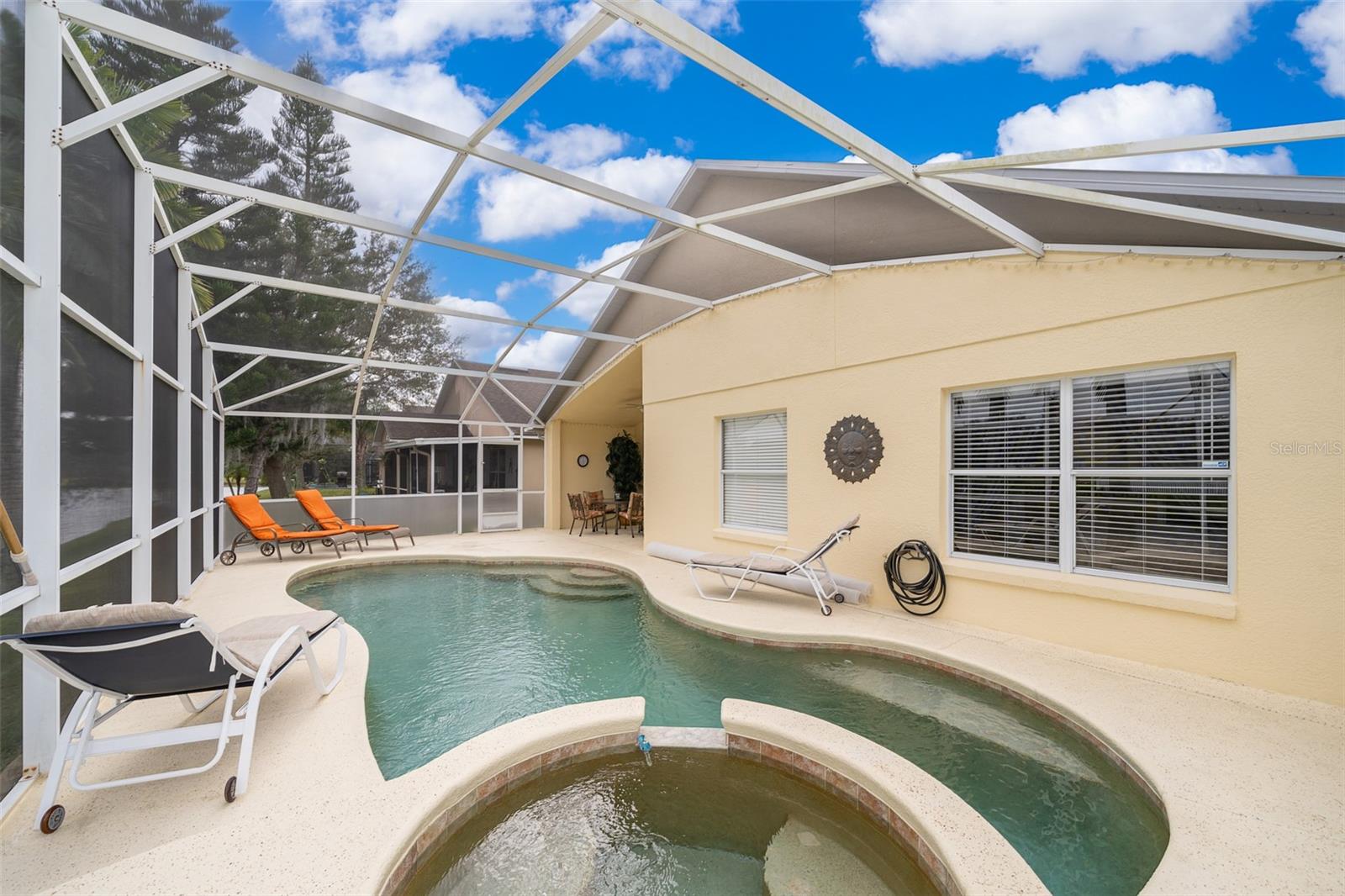 113 THORNBURY DR