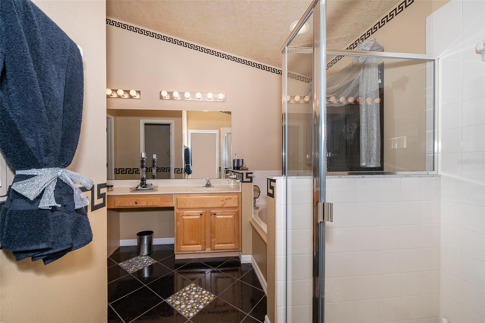 113 THORNBURY DR