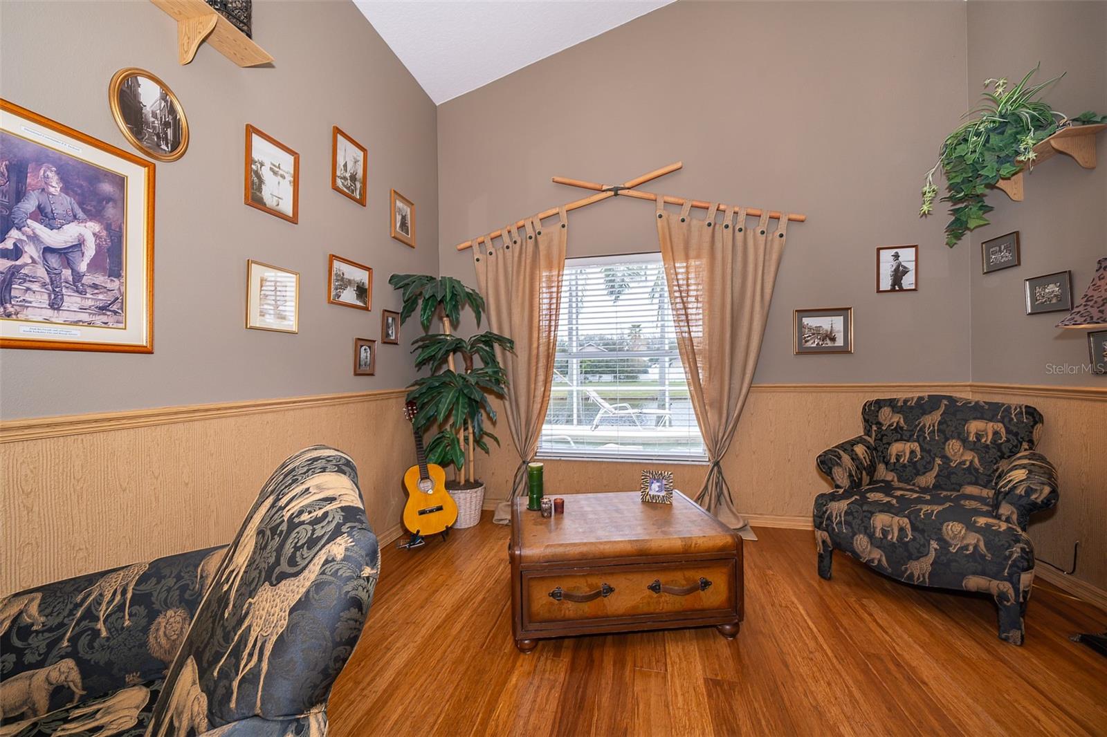 113 THORNBURY DR