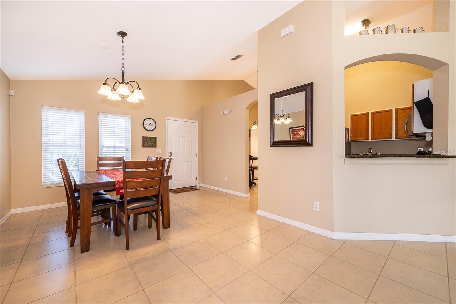 557 GLENEAGLES DR