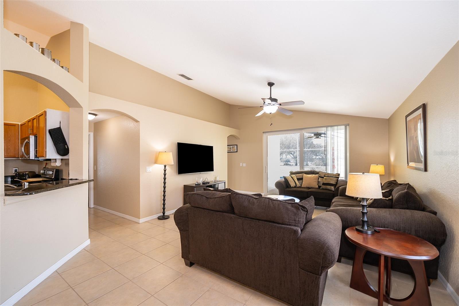 557 GLENEAGLES DR