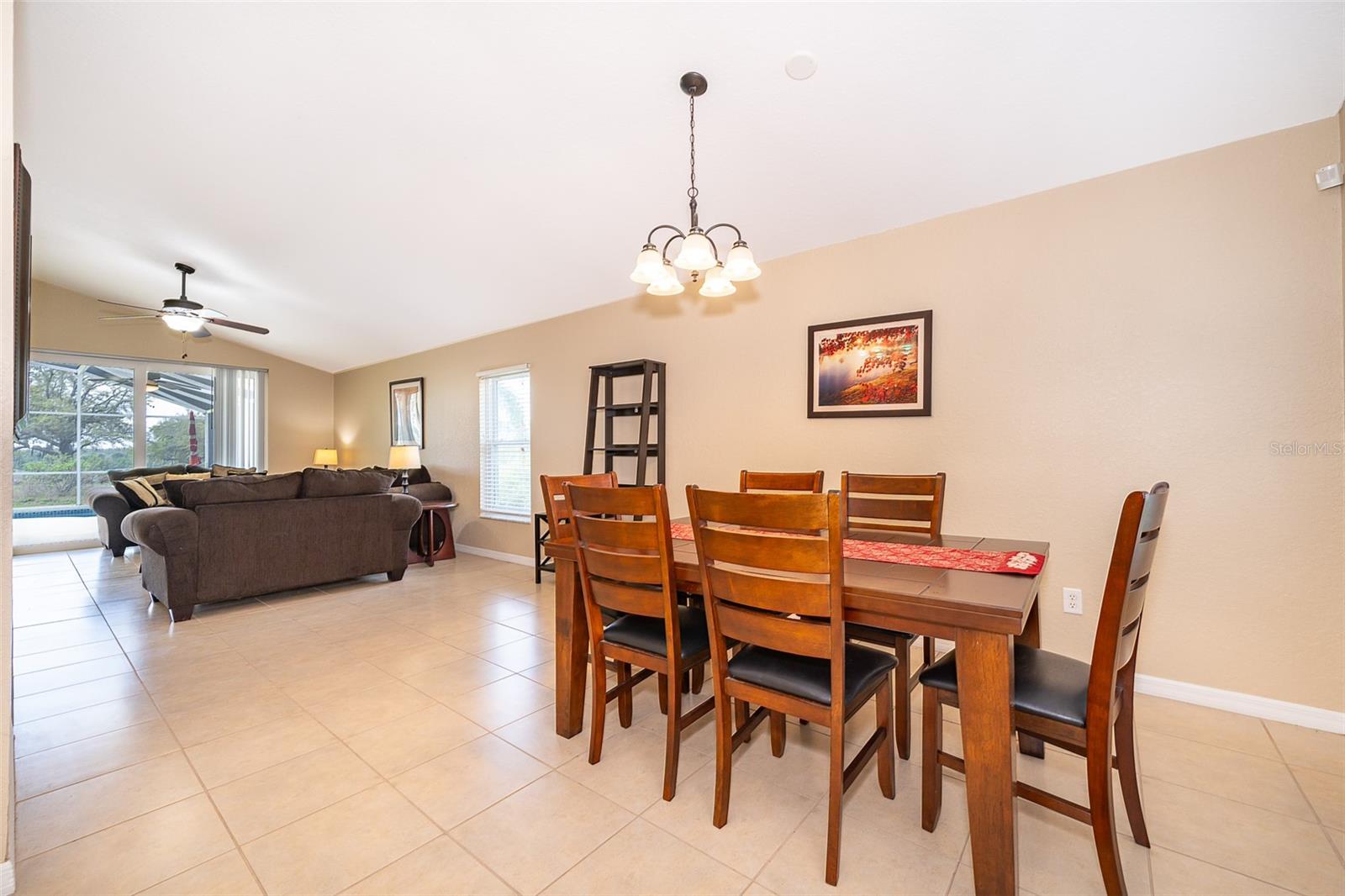 557 GLENEAGLES DR
