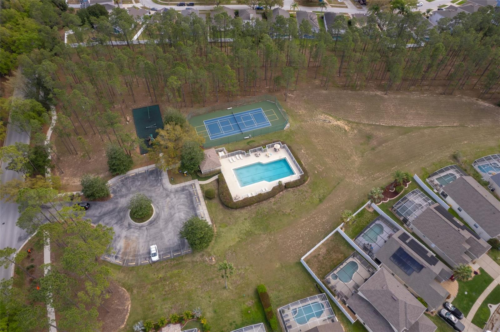 557 GLENEAGLES DR