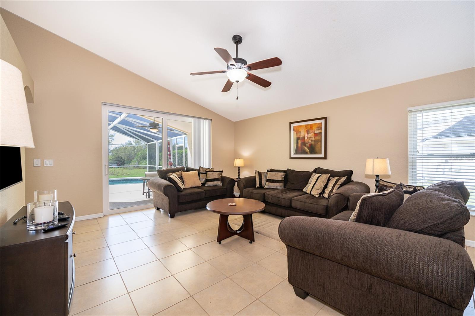 557 GLENEAGLES DR