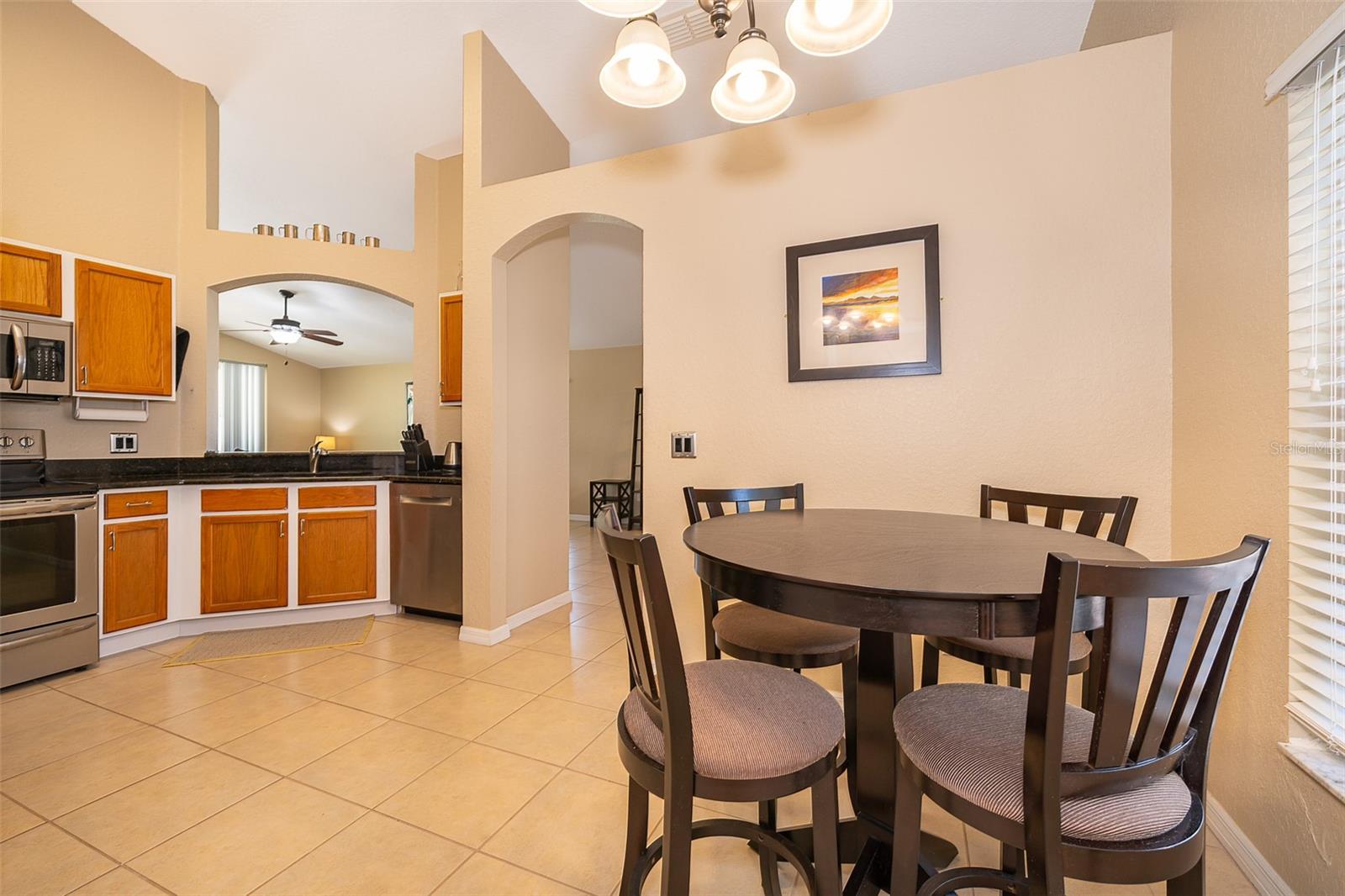 557 GLENEAGLES DR