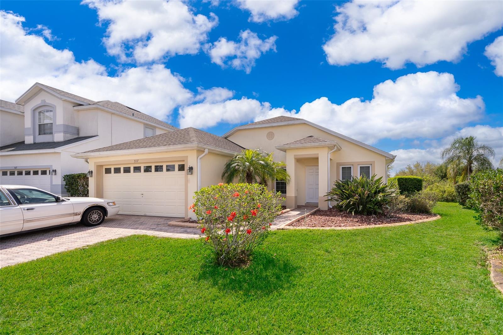 557 GLENEAGLES DR