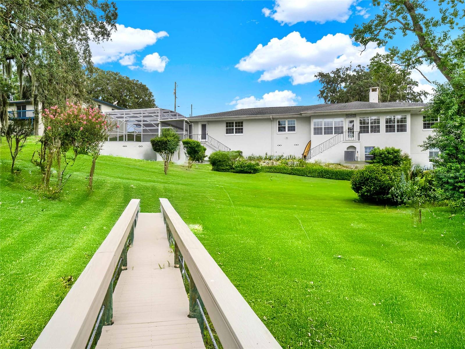 1232 LAKEVIEW DR