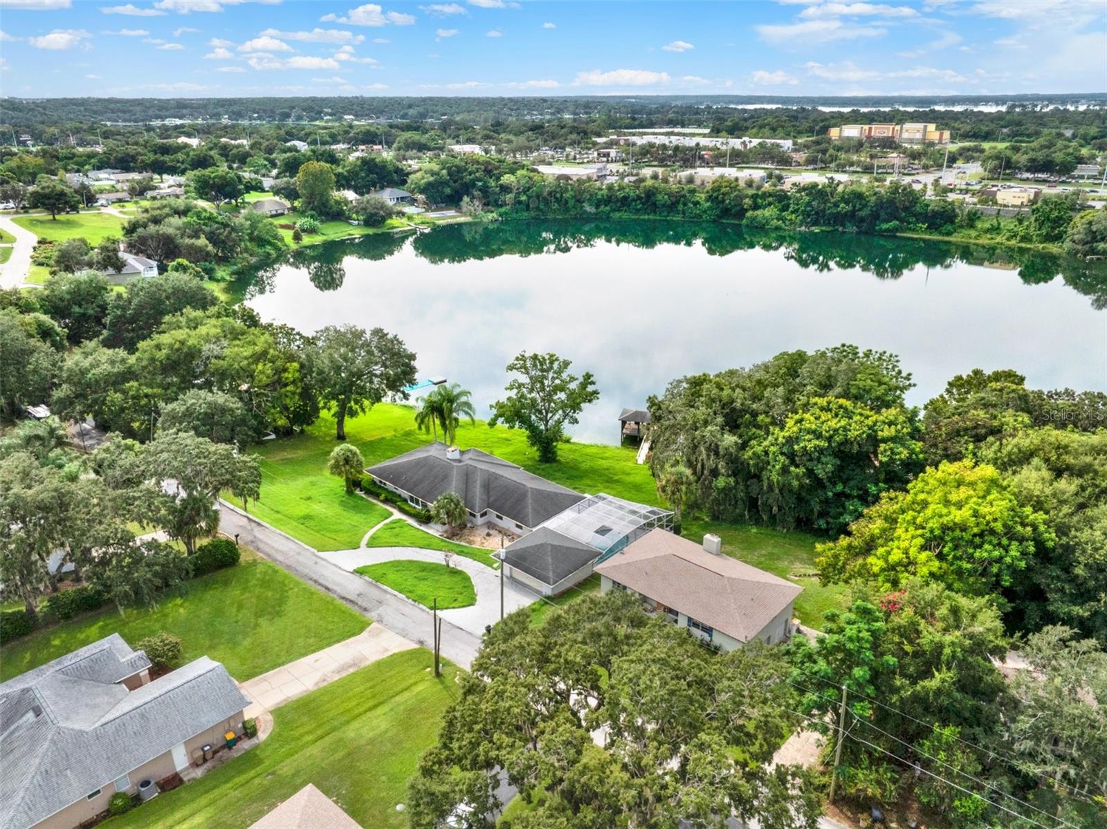 1232 LAKEVIEW DR