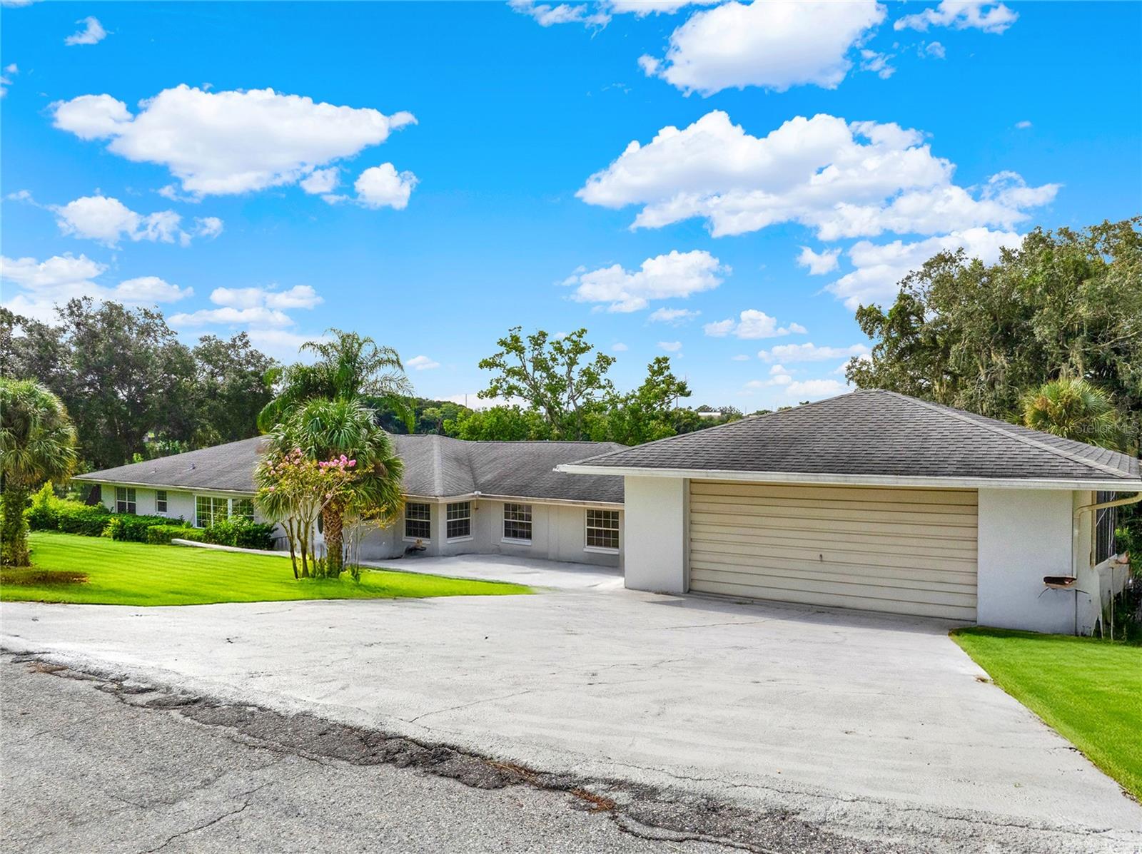 1232 LAKEVIEW DR