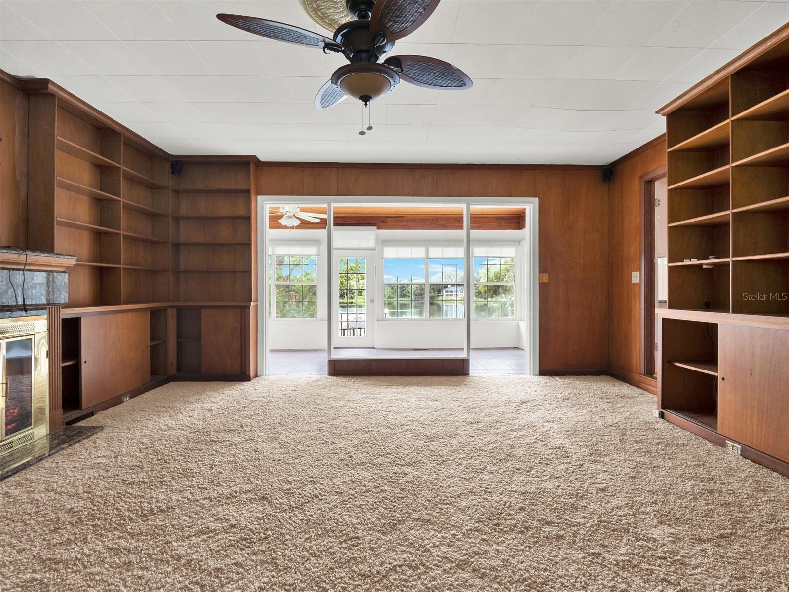 1232 LAKEVIEW DR