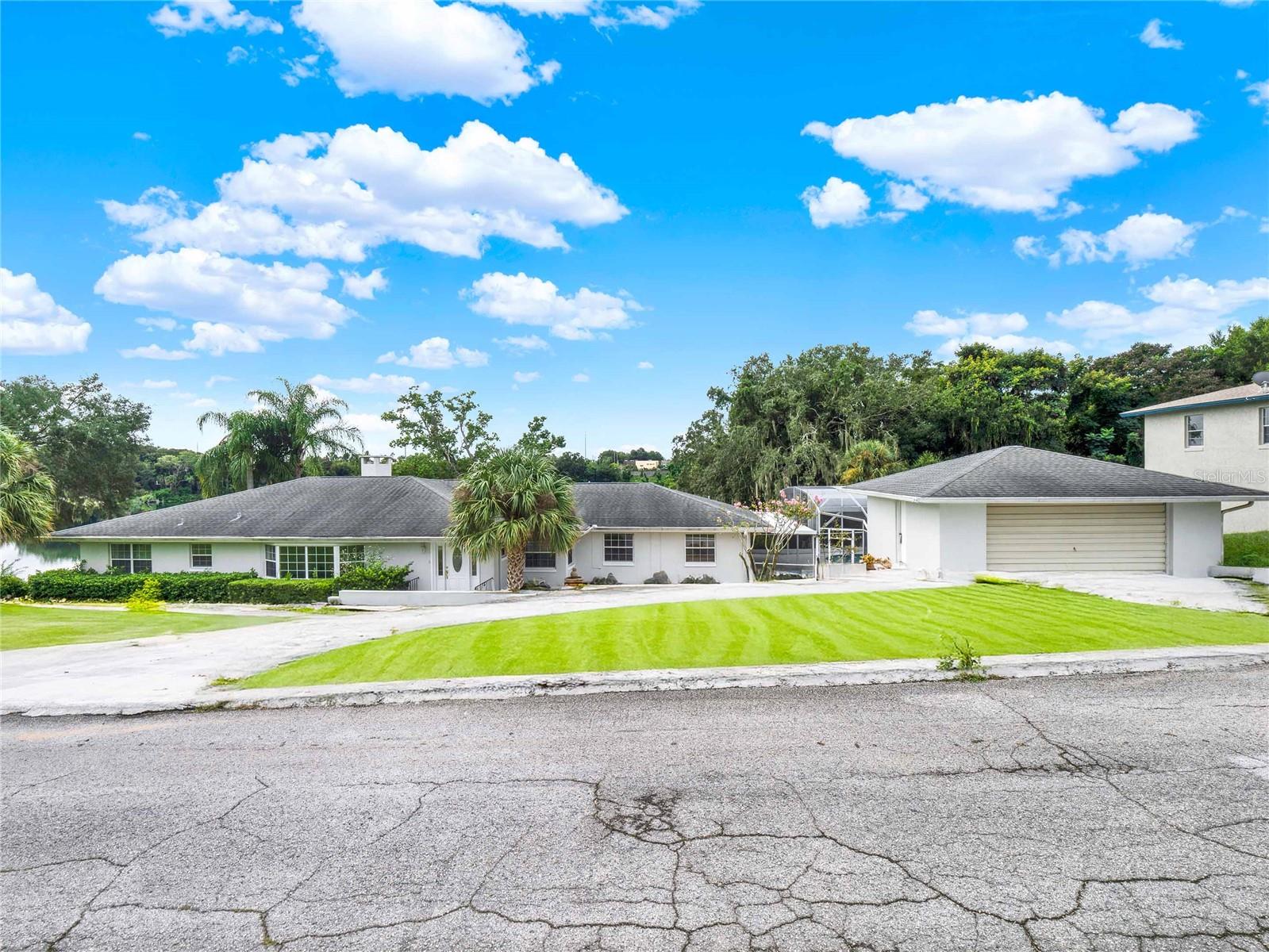 1232 LAKEVIEW DR