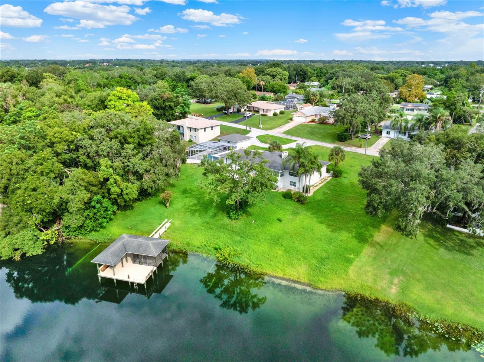 1232 LAKEVIEW DR