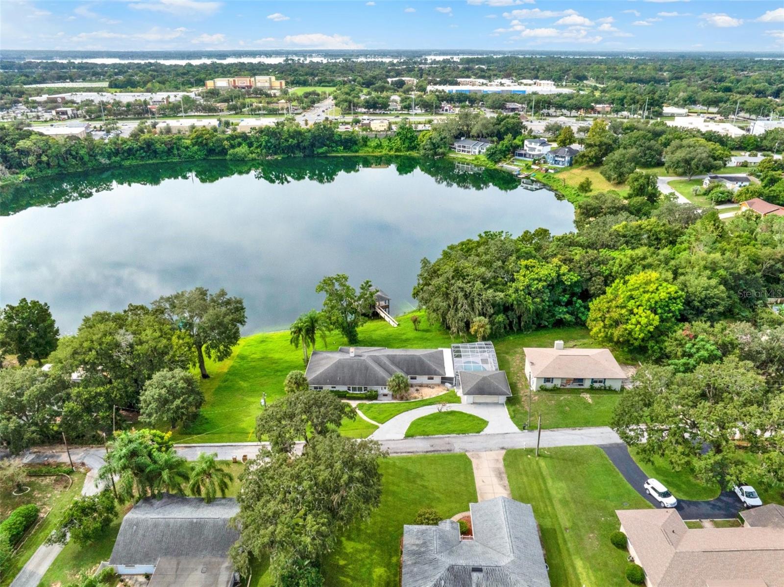1232 LAKEVIEW DR