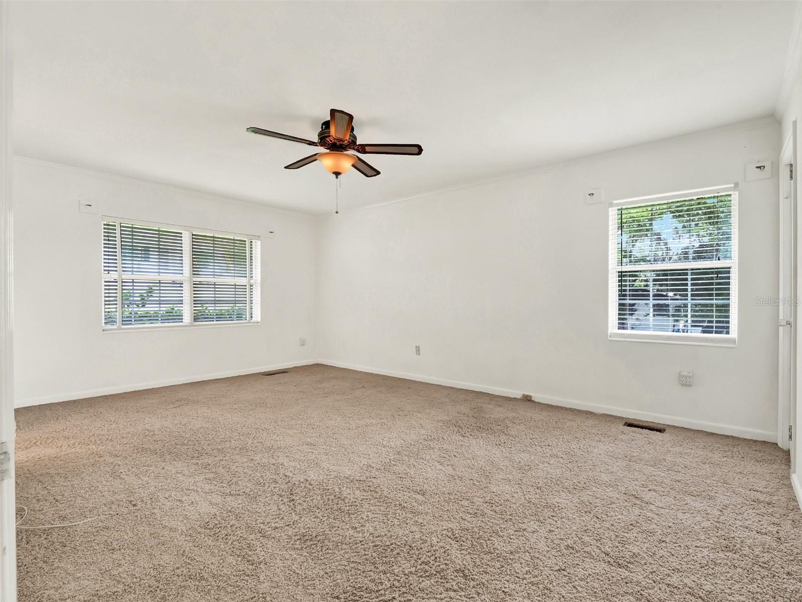 1232 LAKEVIEW DR