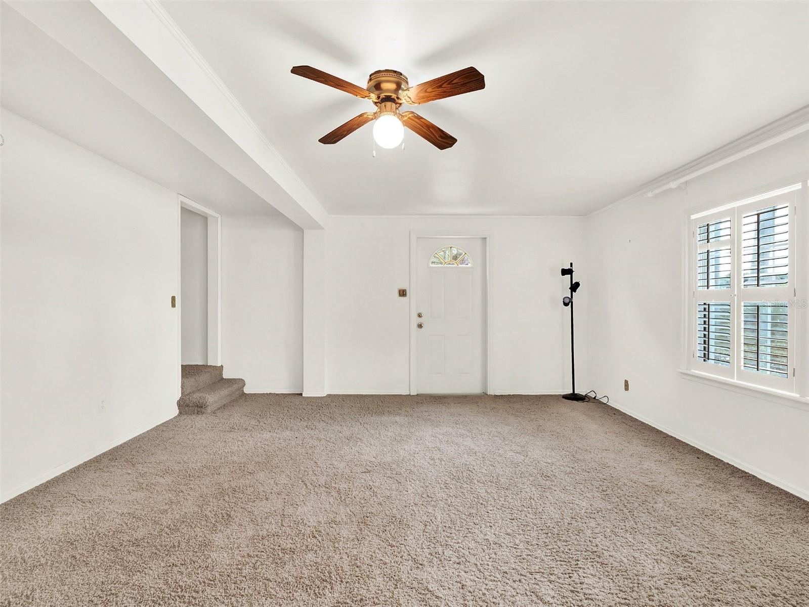 1232 LAKEVIEW DR